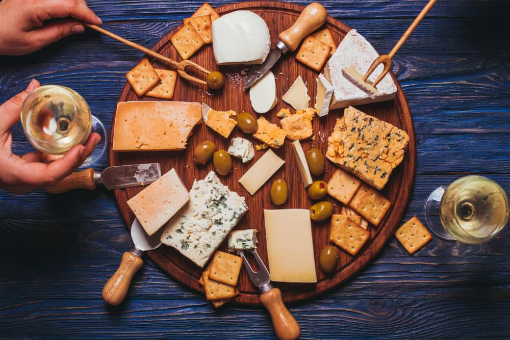 Healthiest-Snacks-Cheese-and-Crackers